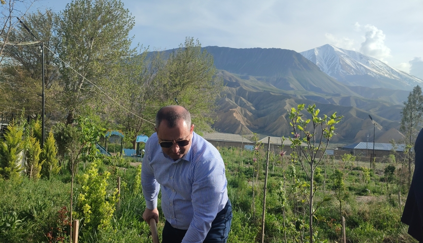 Vitse-spiker Adil Əliyev Ordubadda Şəhidlər parkını ziyarət edib