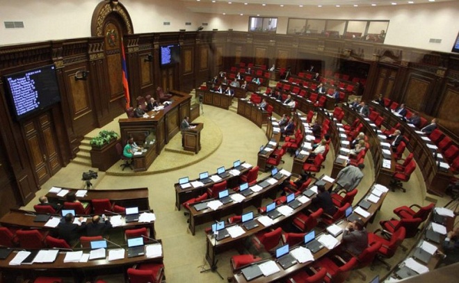 Ermənistanda delimitasiyaya görə fövqəladə sessiya çağırıldı