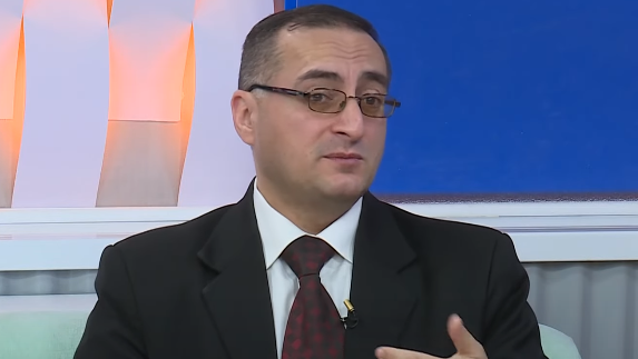 Tanınmış həkim arvadını döyüb? - Özü açıqladı