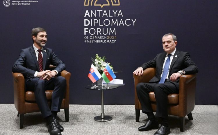 Ceyhun Bayramov Antalyada slovakiyalı həmkarı ilə görüşdü