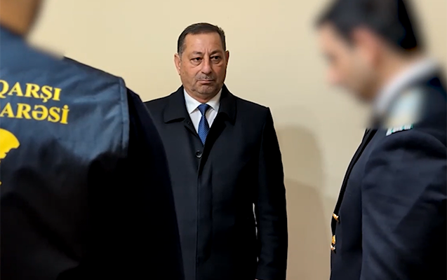 Azərbaycanda vəzifəli şəxs cinayət başında yaxalandı - VİDEO